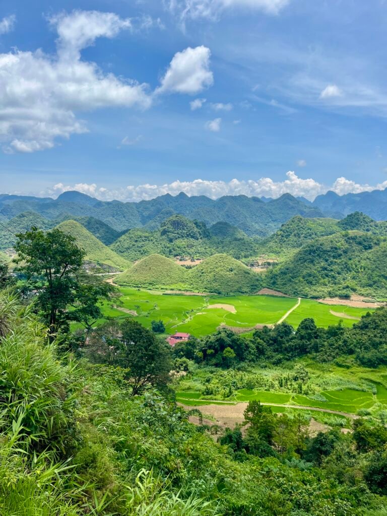 twin mountains of quan ba